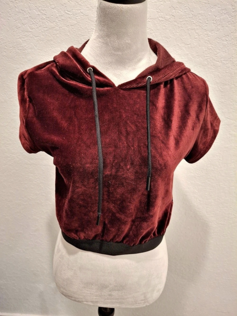 FASHION NOVA Burgundy Cropped Hoodie Size Large Like New